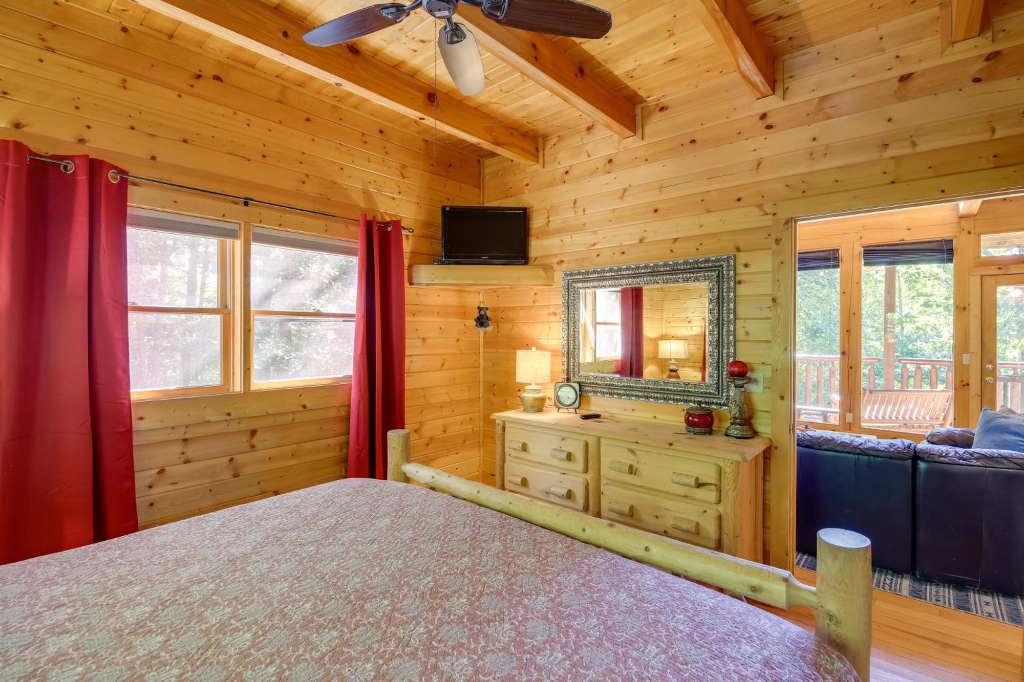 Secluded And Wooded Wears Valley Cabin With Fire Pit! Sevierville Ngoại thất bức ảnh