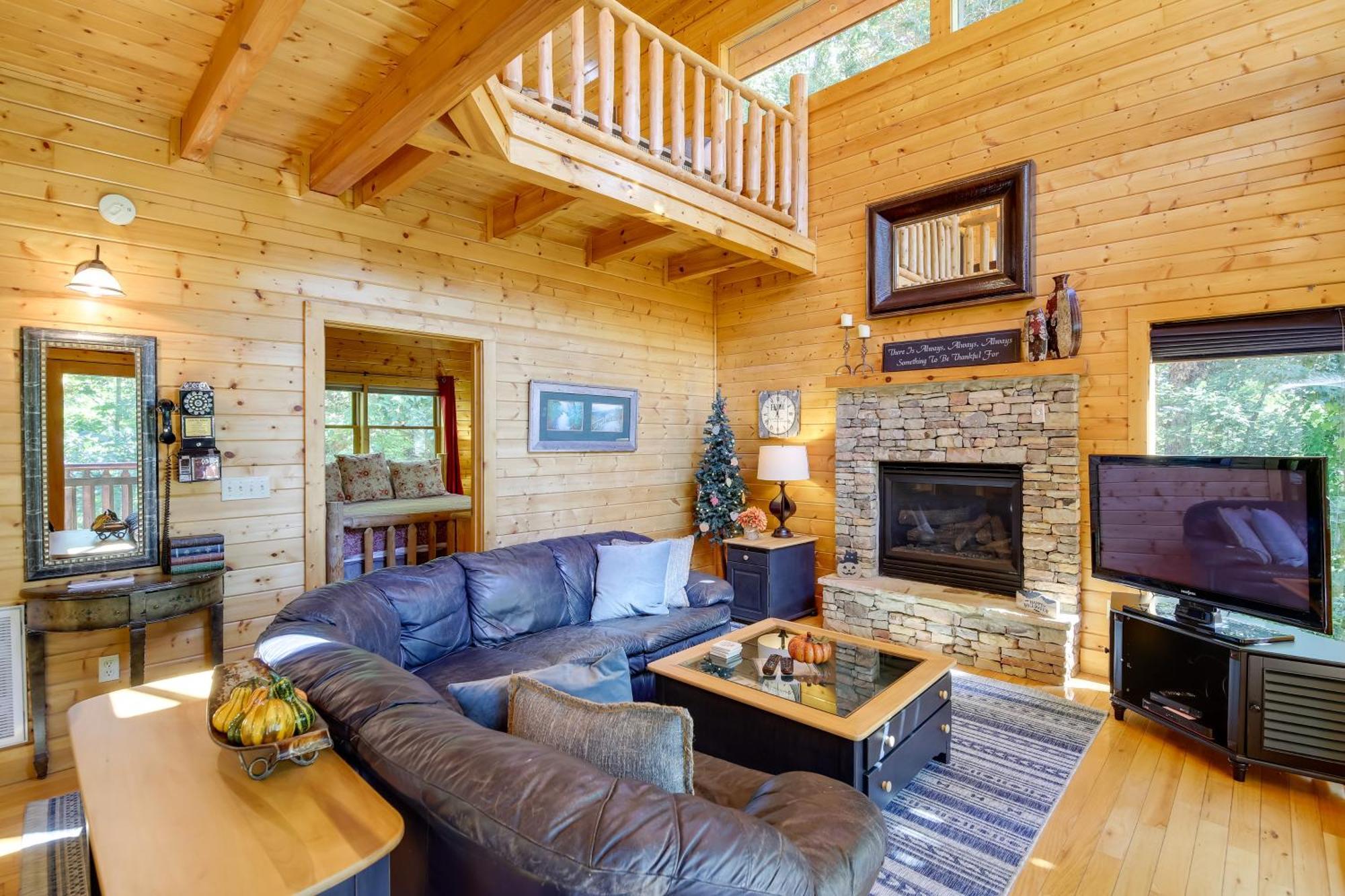 Secluded And Wooded Wears Valley Cabin With Fire Pit! Sevierville Ngoại thất bức ảnh